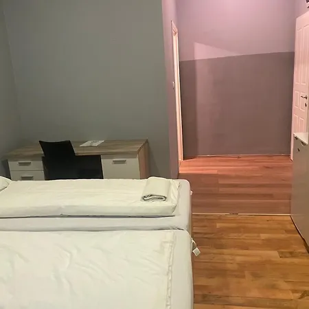 Paulay * بودابست
